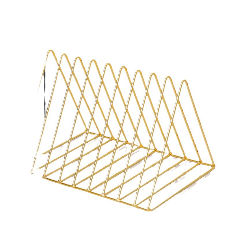 Triangular bookshelf